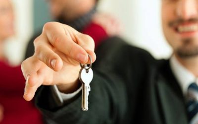 Não é possível presumir vínculo empregatício de corretor de imóveis